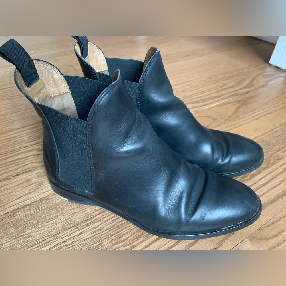 Everlane Chelsea Boots, black, size 8